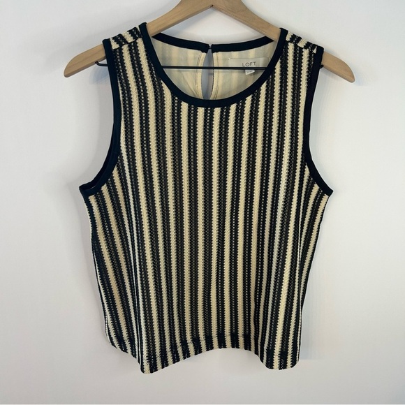 *NWT* LOFT Crochet Shell, Sz M, Black and Cream, Sleeveless Top, Fully Lined - Picture 4 of 10